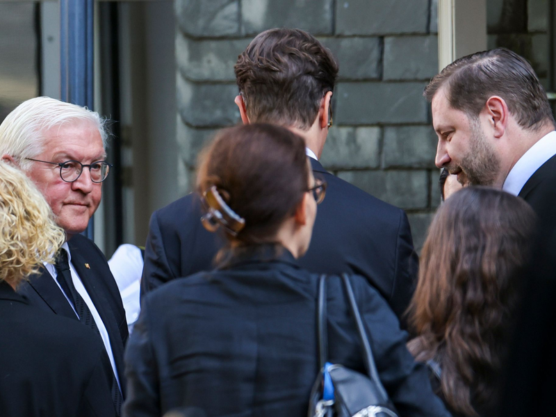 DIe Bluttat von Solingen hat nach Worten von Bundespräsident Frank-Walter Steinmeier das Land erschüttert - Foto: Christoph Reichwein/dpa