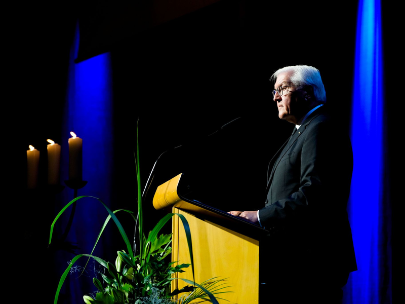 Ministerpräsdient Hendrik Wüst (CDU) hat den Solingen-Anschlag als barbarischen Terror und zugleich als Wendepunkt bezeichnet.  - Foto: Michael Probst/AP Pool/dpa