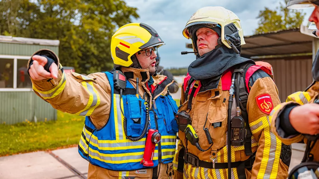 FW Gronau: 130 deutsche und niederländische Feuerwehrkräfte üben gemeinsam / Gelebte Zusammenarbeit der Feuerwehren aus der niederländisch-deutschen Grenzregion beim 2. Internationalen Treffen der Feuerwehren - Bild: presseportal.de