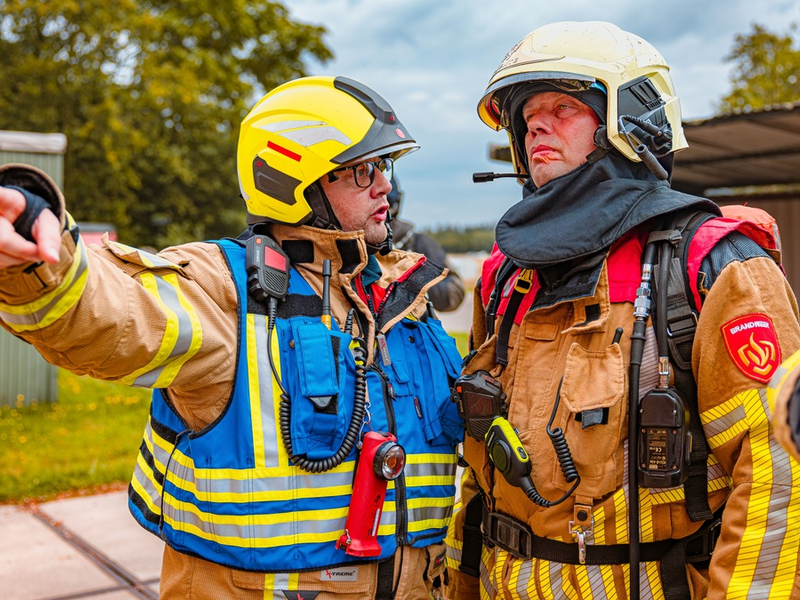 FW Gronau: 130 deutsche und niederländische Feuerwehrkräfte üben gemeinsam / Gelebte Zusammenarbeit der Feuerwehren aus der niederländisch-deutschen Grenzregion beim 2. Internationalen Treffen der Feuerwehren - Foto: presseportal.de