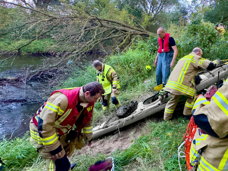 FW-OLL: Kajakfahrer durch Feuerwehr gerettet - Strömung zu stark (KORREKTURMELDUNG Bildänderung) - Foto: presseportal.de
