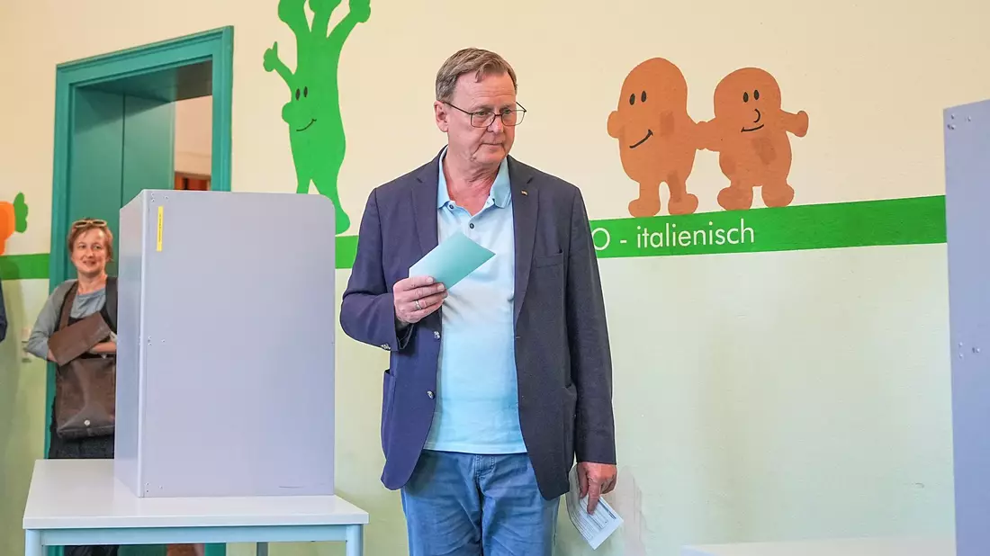 Bodo Ramelow muss bei der Wahl in Thüringen zittern. - Bild: Michael Kappeler/dpa