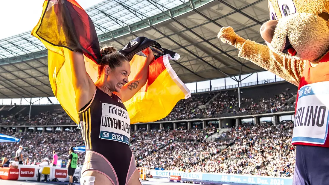 Kristin Pudenz holte sich den Sieg im Diskus. - Bild: Andreas Gora/dpa