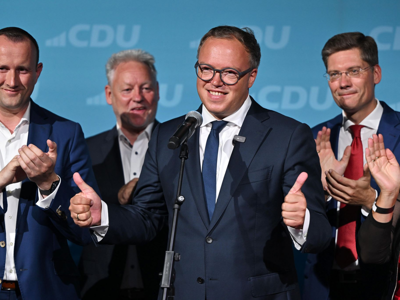 Mario Voigt sieht den Reigerungsauftrag bei der CDU. - Foto: Martin Schutt/dpa