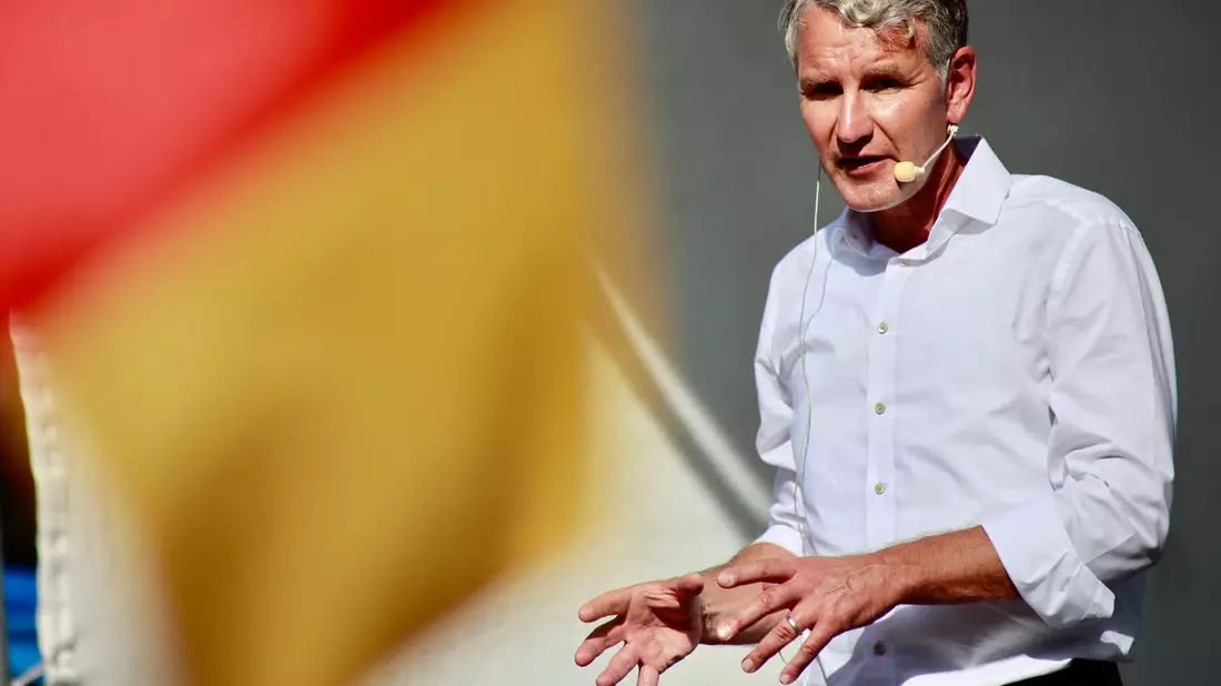 Die AfD mit ihrem Spitzenkandidaten Björn Höcke ist in Thüringen stärkste Kraft geworden. - Bild: Matthias Bein/dpa