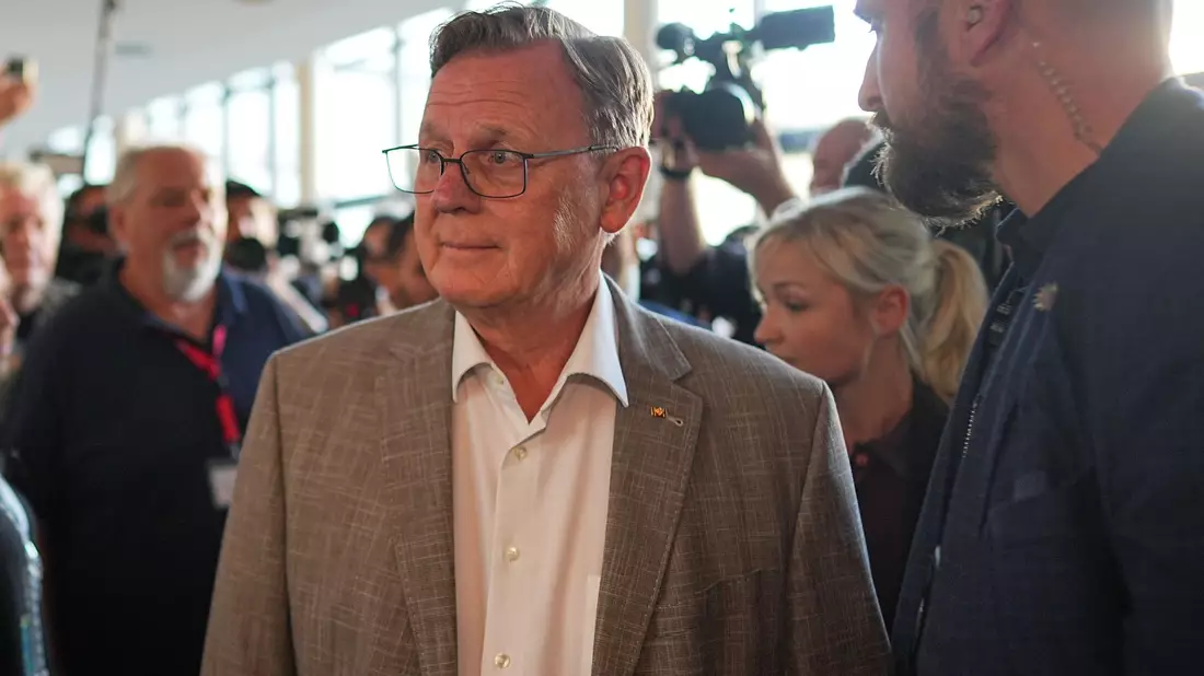 Die Linke von Ministerpräsident Bodo Ramelow rutscht mit deutlichen Verlusten auf den vierten Platz. - Bild: Michael Kappeler/dpa