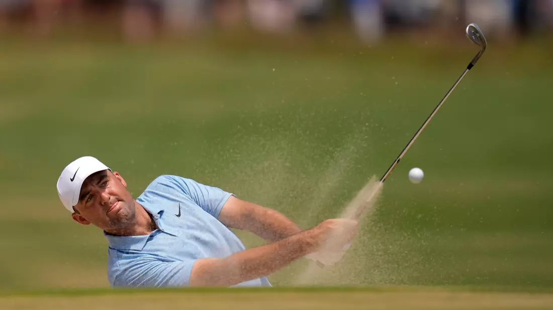 Golfstar Scottie Scheffler hat sich bei der Zubereitung des Weihnachtsessens an der Hand verletzt. - Bild: Mike Stewart/AP/dpa