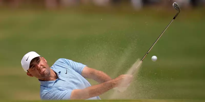Golfstar Scottie Scheffler hat sich bei der Zubereitung des Weihnachtsessens an der Hand verletzt. - Foto: Mike Stewart/AP/dpa