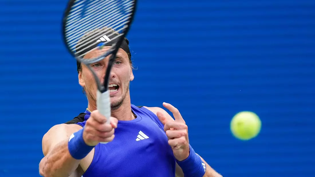 Alexander Zverev zieht souverän ins Viertelfinale der US Open ein. - Bild: Eduardo Munoz Alvarez/AP/dpa