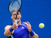 Alexander Zverev zieht souverän ins Viertelfinale der US Open ein. - Foto: Eduardo Munoz Alvarez/AP/dpa