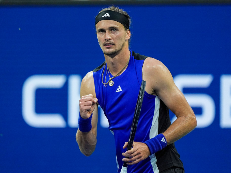Alexander Zverev bejubelt seinen Viertelfinaleinzug bei den US Open. - Foto: Eduardo Munoz Alvarez/AP/dpa