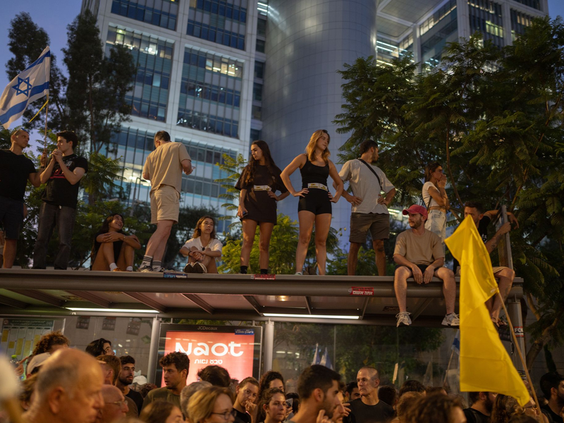 Die Protestierenden wollen den Druck auf die Regierung erhöhen.  - Foto: Ilia Yefimovich/dpa