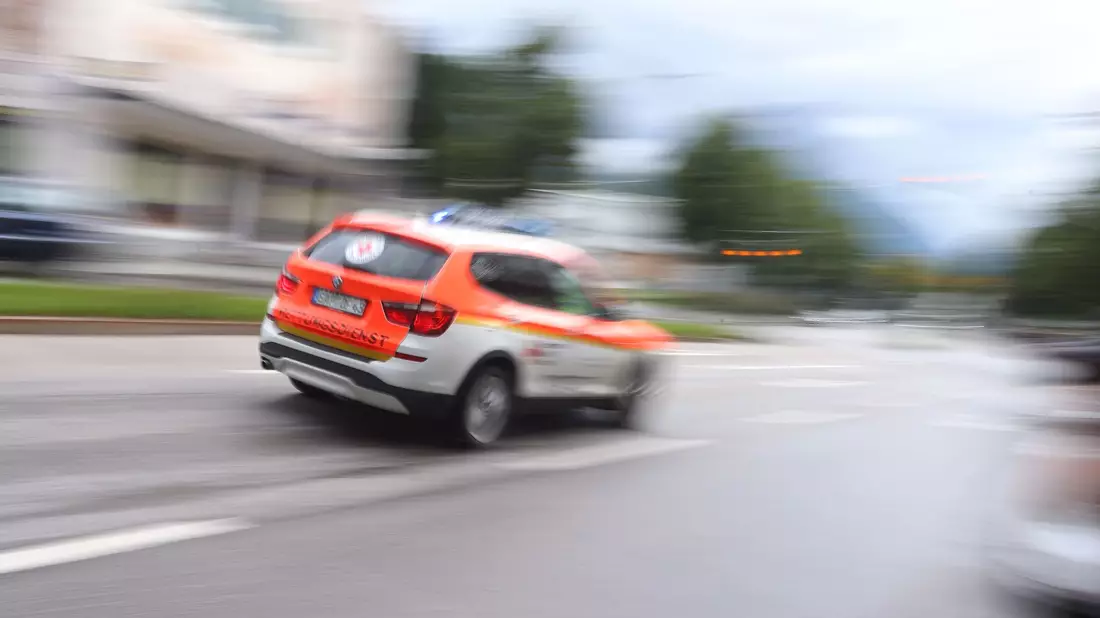 Mehrere Menschen wurden bei einem Unfall mit einem Traktor im Wartburgkreis lebensgefährlich verletzt - auch Kinder sind darunter. (Symbolbild) - Bild: Karl-Josef Hildenbrand/dpa