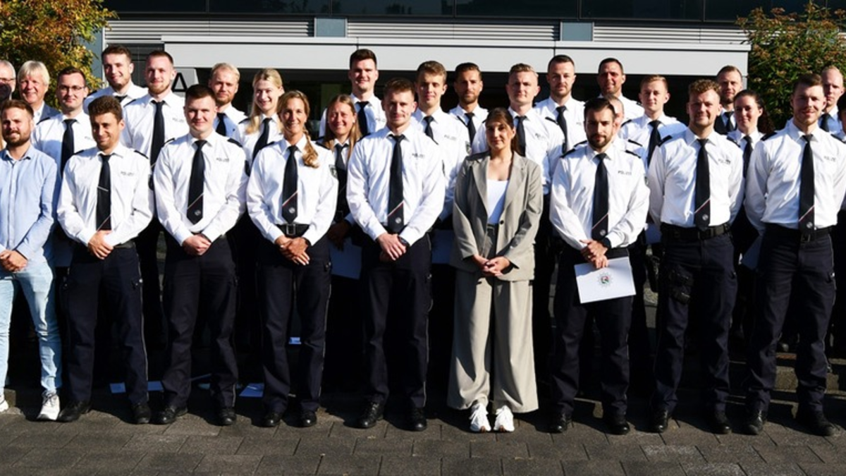 POL-PB: 32 neue Polizistinnen und Polizisten für die Kreispolizeibehörde Paderborn - Foto: presseportal.de