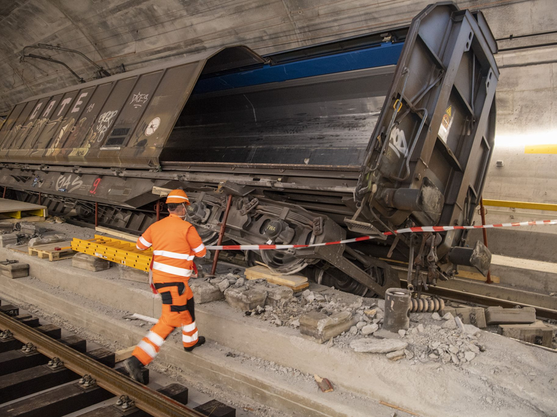 Der Güterverkehr nutzte teilweise die zweite Röhre, Passagierzüge wurden weitgehend über eine Bergstrecke umgeleitet. (Archivbild) - Foto: Urs Flueeler/KEYSTONE/dpa