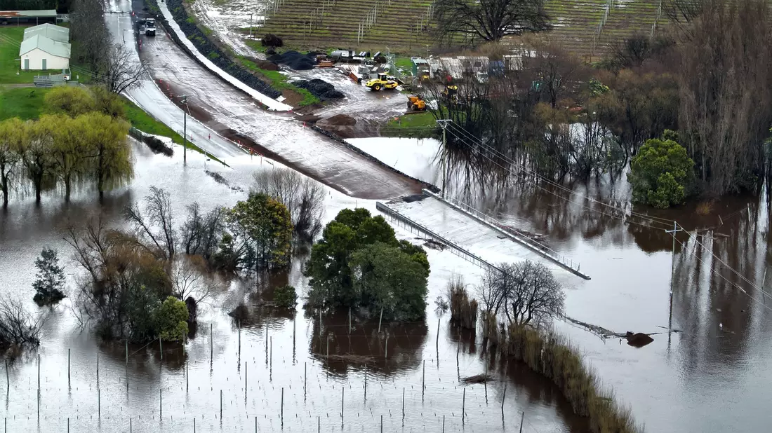 Stromausfälle, Evakuierungen und überschwemmtes Land: Die Unwetter haben Down Under fest im Griff. - Bild: -/TASMANIA STATE EMERGENCY SERVICE/AAP/dpa
