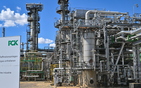 Über den Verkauf der Rosneft-Anteile führt die Bundesregierung Gespräche. (Archivbild)  - Foto: Patrick Pleul/dpa