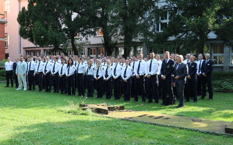 POL-NE: Landrat Hans-Jürgen Petrauschke begrüßt neue Polizistinnen und Polizisten im Rhein Kreis Neuss - Kreispolizei freut sich über 83 neue Kolleginnen und Kollegen - Foto: presseportal.de