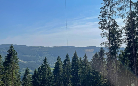 FW-OE: Feuerwehr unterstützt bei der Rettung eines abgestürzten Gleitschirmfliegers - Foto: presseportal.de
