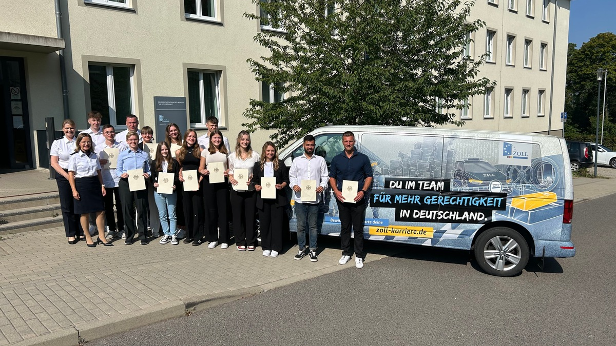 HZA-EF: Ausbildungsstart beim Hauptzollamt Erfurt / 25 Anwärter beginnen Karriere beim Zoll - Foto: presseportal.de