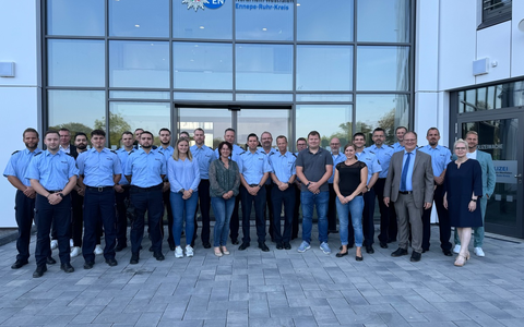 POL-EN: Ennepe-Ruhr-Kreis/Ennepetal: Erster offizieller Termin im neuen Zentralgebäude- 12 neue Kolleginnen und Kollegen im EN-Kreis - Foto: presseportal.de