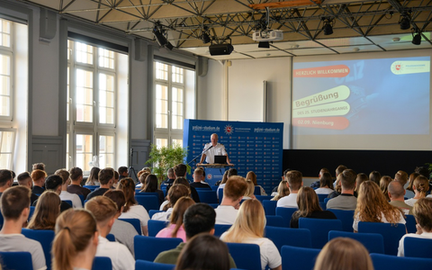 POL-AK NI: Fast 700 Studierende starten an der Polizeiakademie Niedersachsen - Foto: presseportal.de