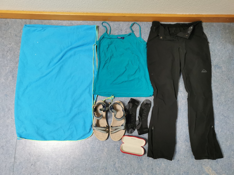 POL-HRO: Aufgefundene Gegenstände am Reriker Strand sorgen für Polizeieinsatz - Polizei prüft Unglücksfall und sucht Eigentümer der Bekleidungsgegenstände - Foto: presseportal.de