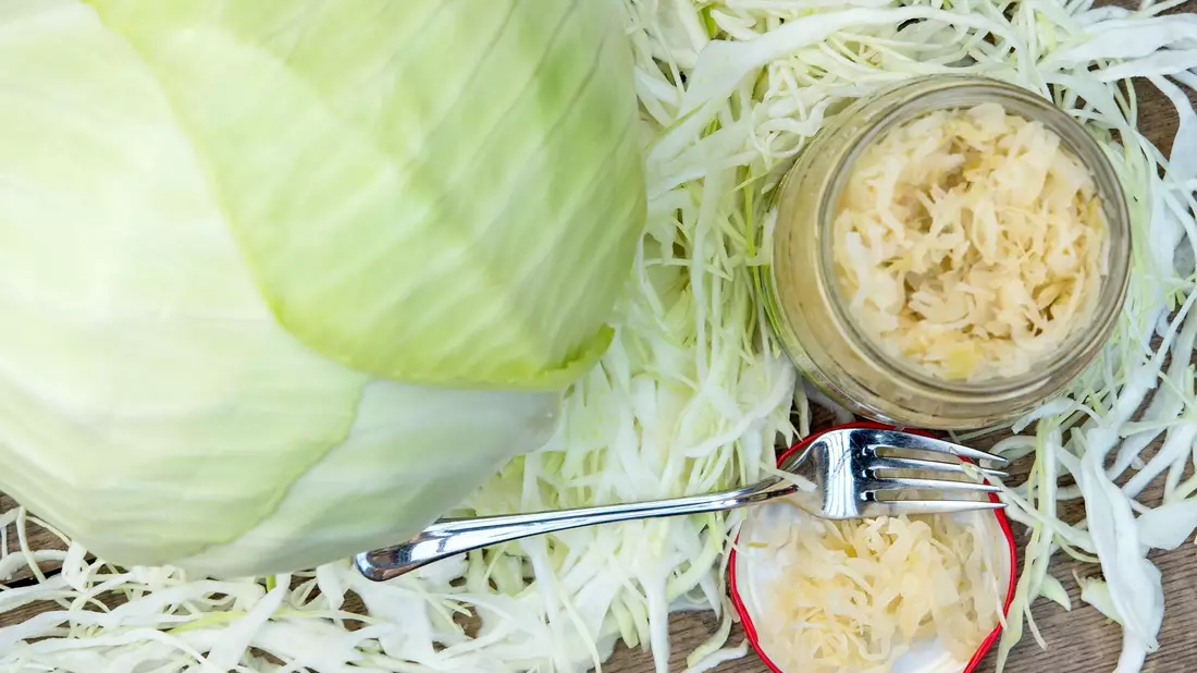 Sauerkraut wird bevorzugt von den älteren Generationen verzehrt. - Bild: Patrick Pleul/dpa-Zentralbild/dpa-tmn