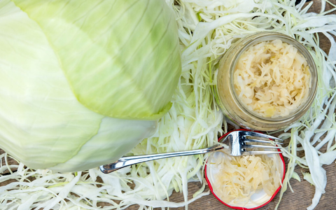 Sauerkraut wird bevorzugt von den älteren Generationen verzehrt. - Foto: Patrick Pleul/dpa-Zentralbild/dpa-tmn