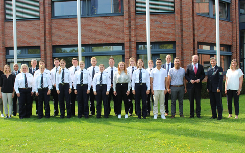 POL-HG: Begrüßung von mehr als 100 neuen Mitarbeiterinnen und Mitarbeitern für das Polizeipräsidium Westhessen - Foto: presseportal.de