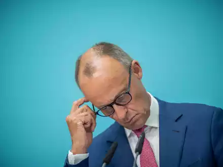 Eine Zusammenarbeit mit dem Bündnis Sahra Wagenknecht wird für CDU-Chef Friedrich Merz nicht unkompliziert. - Foto: Michael Kappeler/dpa