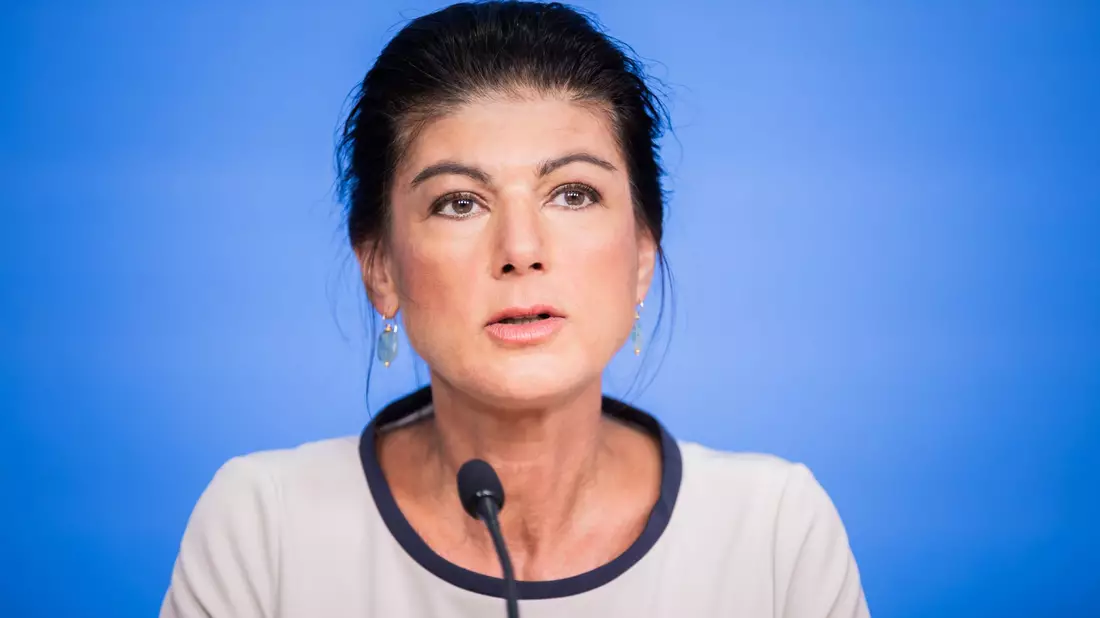 Parteigründerin Sahra Wagenknecht zeigt sich offen für eine Zusammenarbeit mit der CDU auf Landesebene, stellt aber diverse Bedingungen. - Bild: Christoph Soeder/dpa