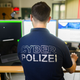 Gegen Hetze im digitalen Raum soll Opfern ein Vorgehen gegen anonyme Accounts ermöglicht werden. - Foto: Julian Stratenschulte/dpa