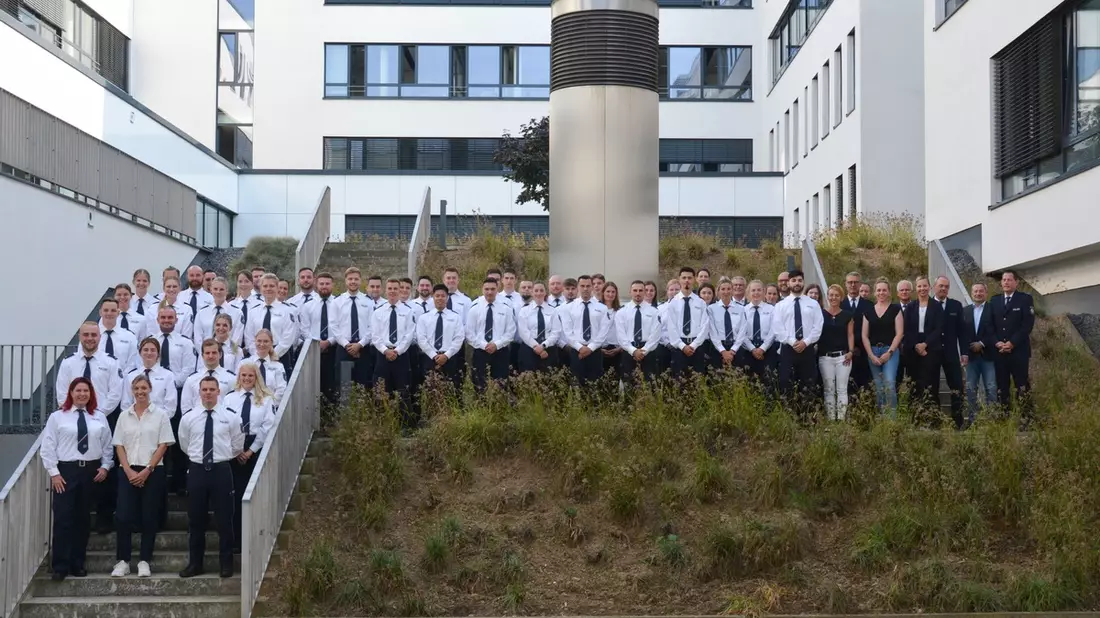 POL-MG: Polizeipräsidium Mönchengladbach begrüßt 57 neue Beamtinnen und Beamte - Bild: presseportal.de