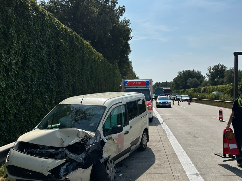 FW Bremerhaven: Auffahrunfall auf der Autobahn - Foto: presseportal.de
