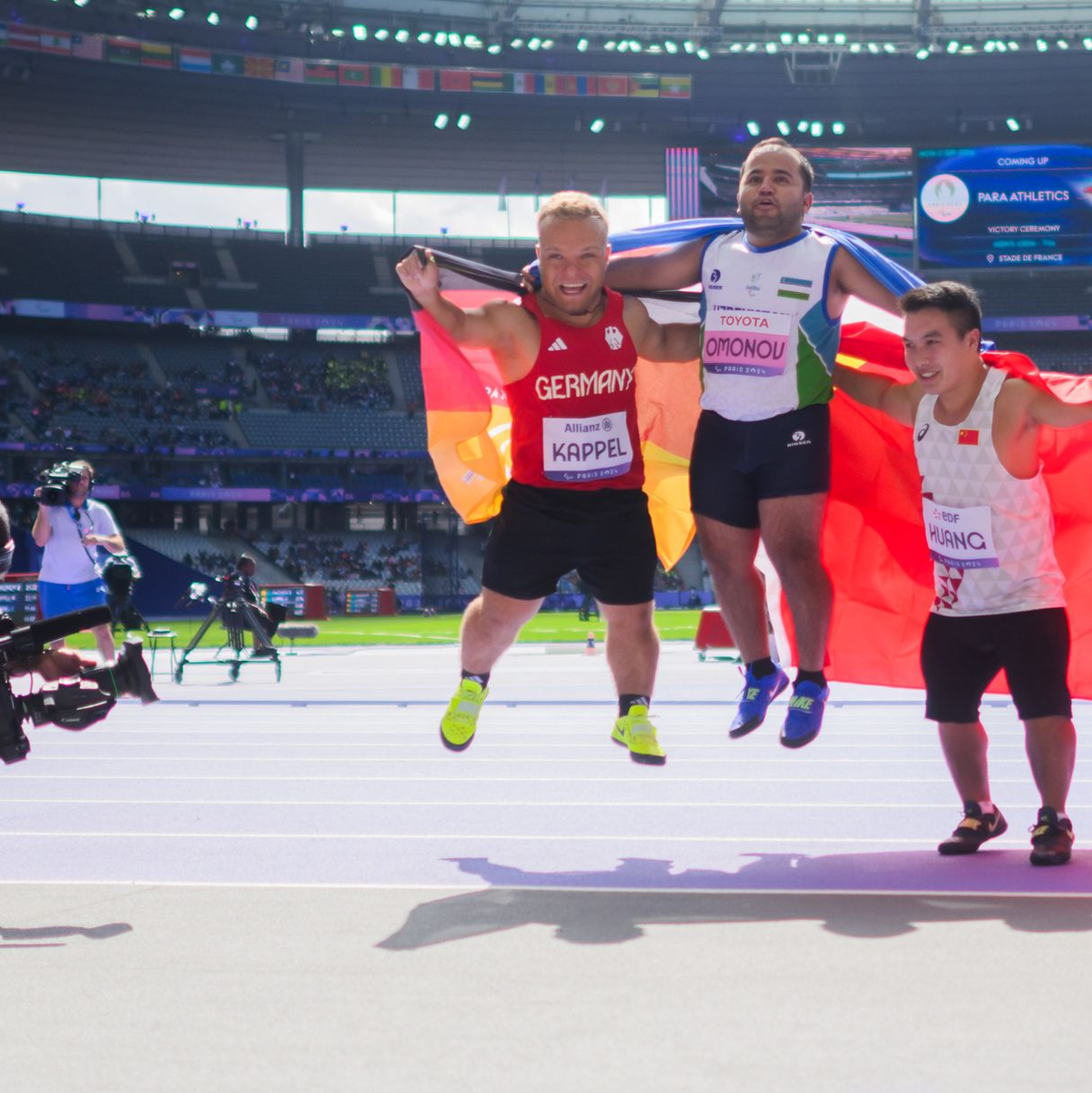 Niko Kappel kann sich auch über Silber freuen. - Foto: Julian Stratenschulte/dpa