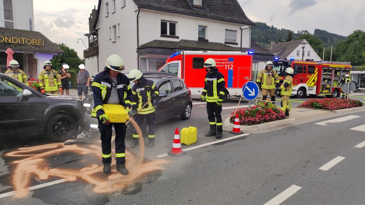 FF Olsberg: Verkehrsunfall mit 3 Fahrzeugen in Olsberg - Foto: presseportal.de