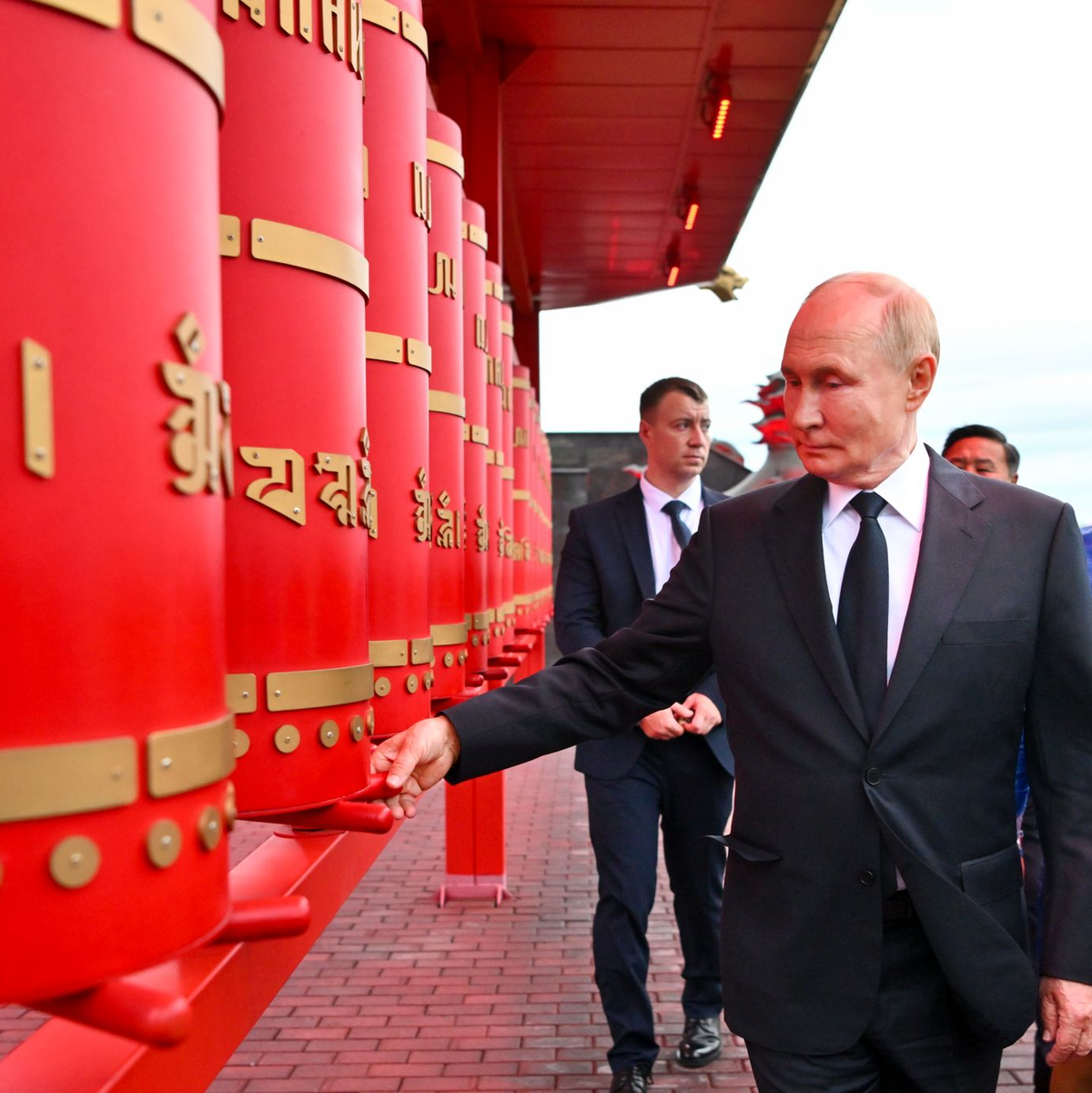 Kremlchef Wladimir Putin besucht ungeachtet des Haftbefehls wegen mutmaßlicher Kriegsverbrechen in der Ukraine Russlands Nachbarland Mongolei. - Foto: Kristina Kormilitsyna/Pool Sputnik Kremlin/AP/dpa