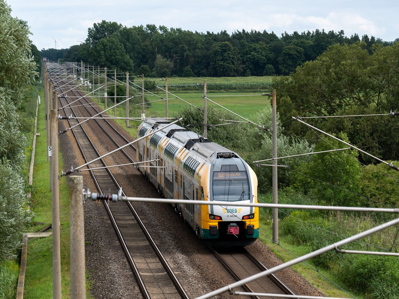 Das Deutschlandticket verursacht hohe Kosten - Bund und Länder streiten seit langem über die Finanzierung. (Archivbild) - Foto: Soeren Stache/dpa