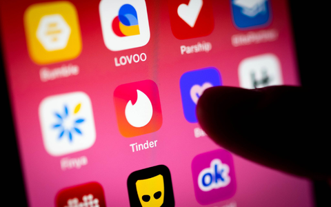 Jeder und jede Fünfte nutzt KI für den Chat. (Foto Illustration) - Foto: Sina Schuldt/dpa