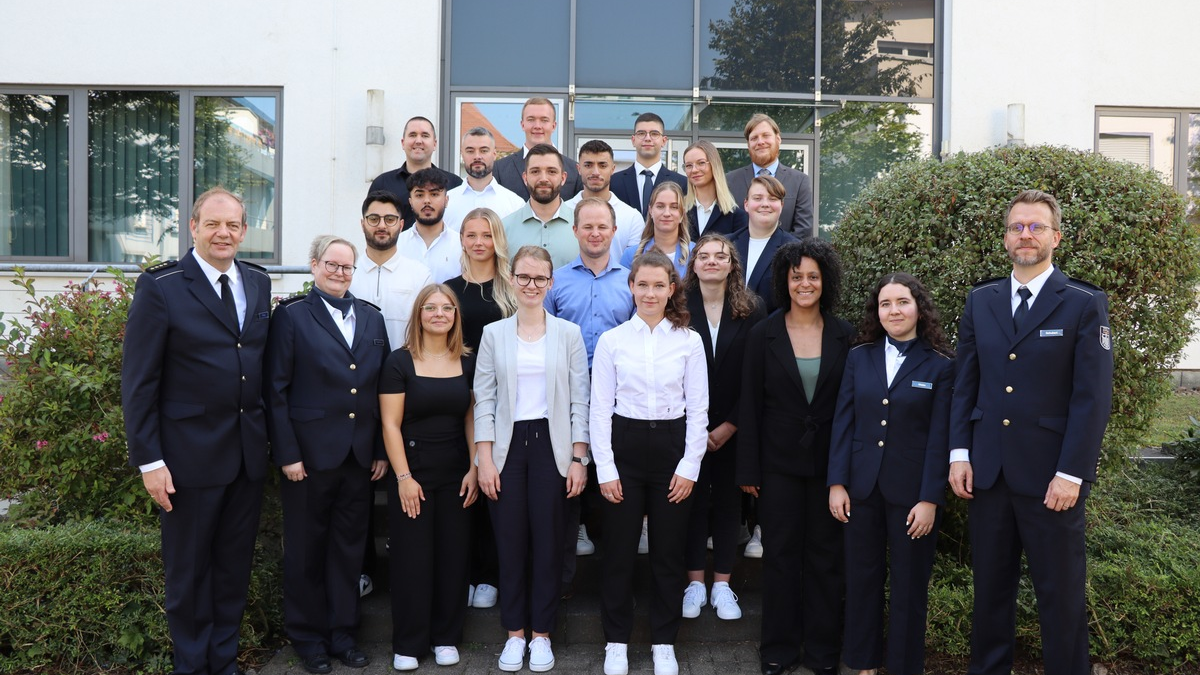 HZA-BI: Berufseinsteiger beim Hauptzollamt Bielefeld/Jetzt Karriere beim ZOLL starten! - Foto: presseportal.de