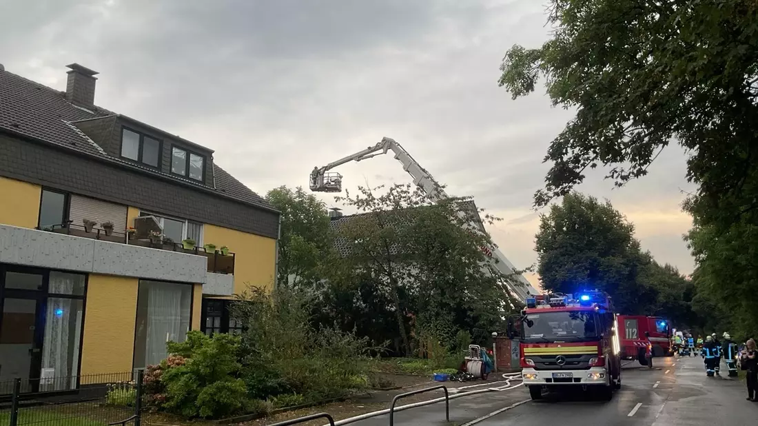 FW-DO: Dachstuhlbrand nach Blitzeinschlag in Eving - Bild: presseportal.de
