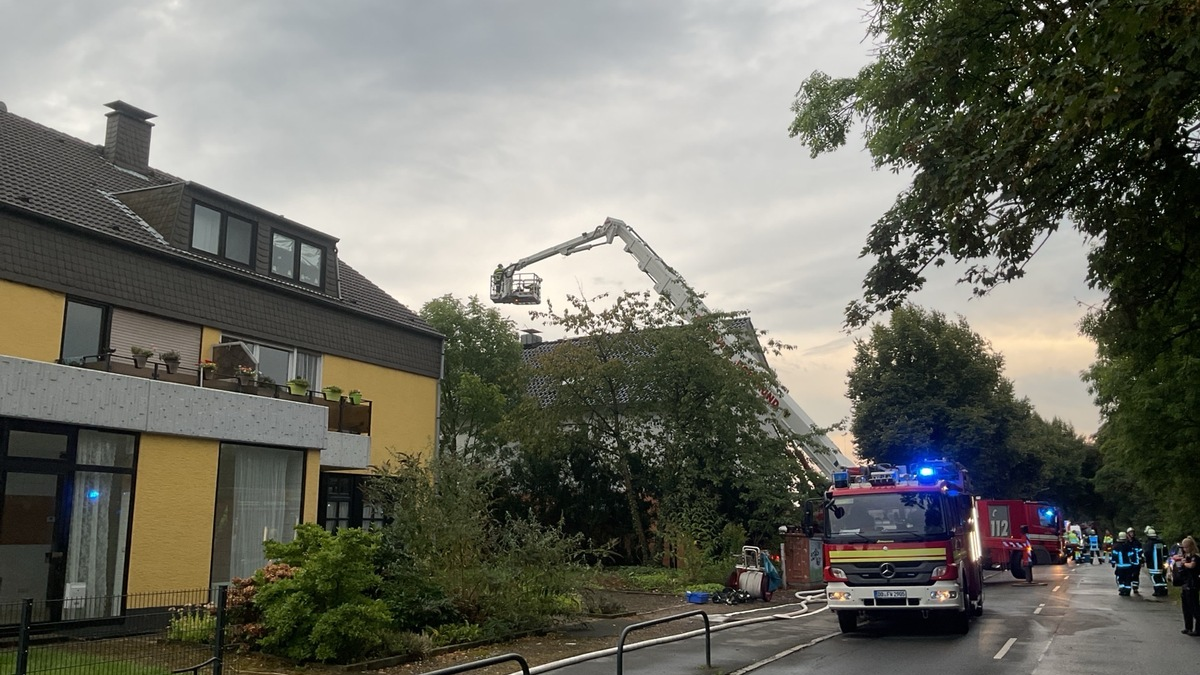 FW-DO: Dachstuhlbrand nach Blitzeinschlag in Eving - Foto: presseportal.de