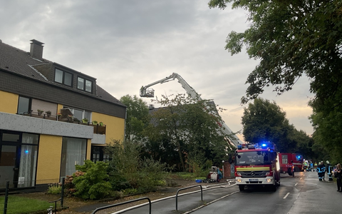 FW-DO: Dachstuhlbrand nach Blitzeinschlag in Eving - Foto: presseportal.de