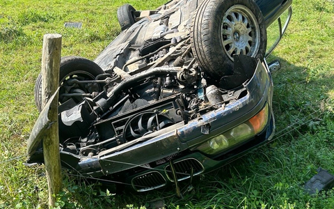 POL-PDKL: Pkw überschlägt sich - Foto: presseportal.de