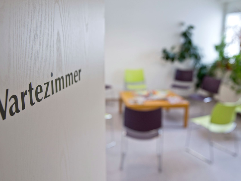 Die Einnahmen vieler Arztpraxen stiegen 2022 nicht so stark wie die Ausgaben. (Archivfoto) - Foto: Daniel Karmann/dpa