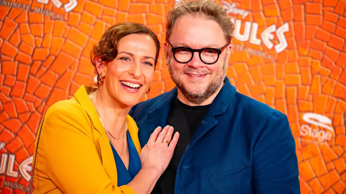 Für sie eine «absolute Traumbesetzung»: Ulrike Frank und Ehemann Marc Schubring. - Bild: Jonas Walzberg/dpa