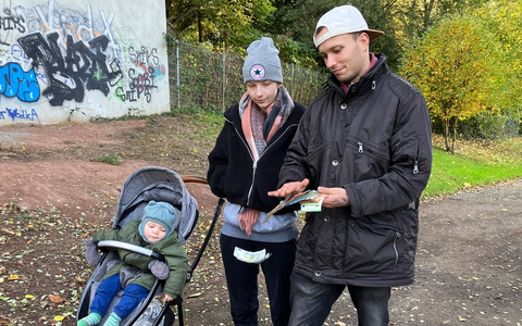 Armes Deutschland - Stempeln oder abrackern?: Mike und Angelique nutzen Fehler im System aus - Foto: presseportal.de