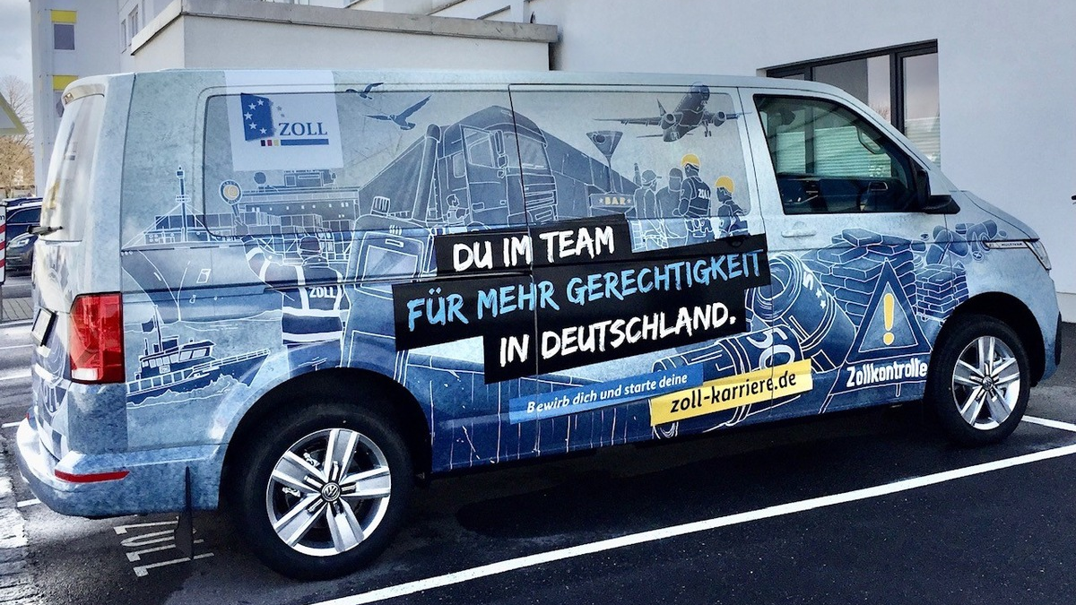 HZA-LA: Berufseinsteiger beim Hauptzollamt Landshut Jetzt Karriere beim ZOLL starten! - Foto: presseportal.de