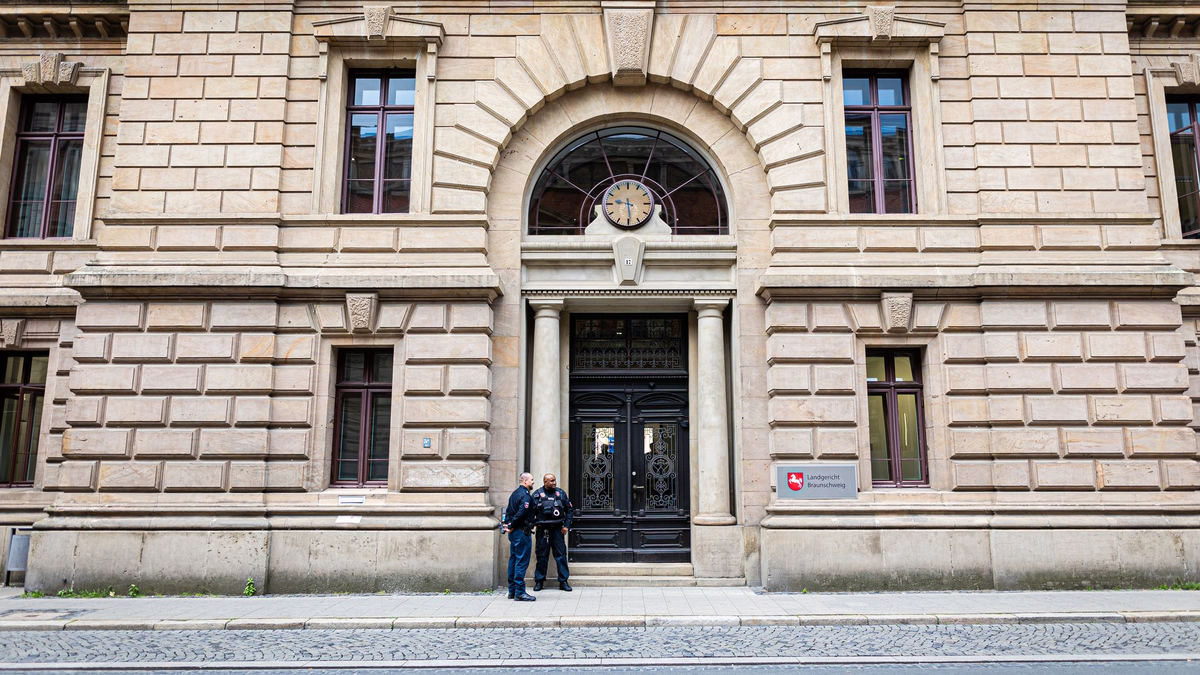 Aus Sicht der Anklage wusste Martin Winterkorn im Wesentlichen ab Mai 2014 Bescheid.   - Foto: Moritz Frankenberg/dpa